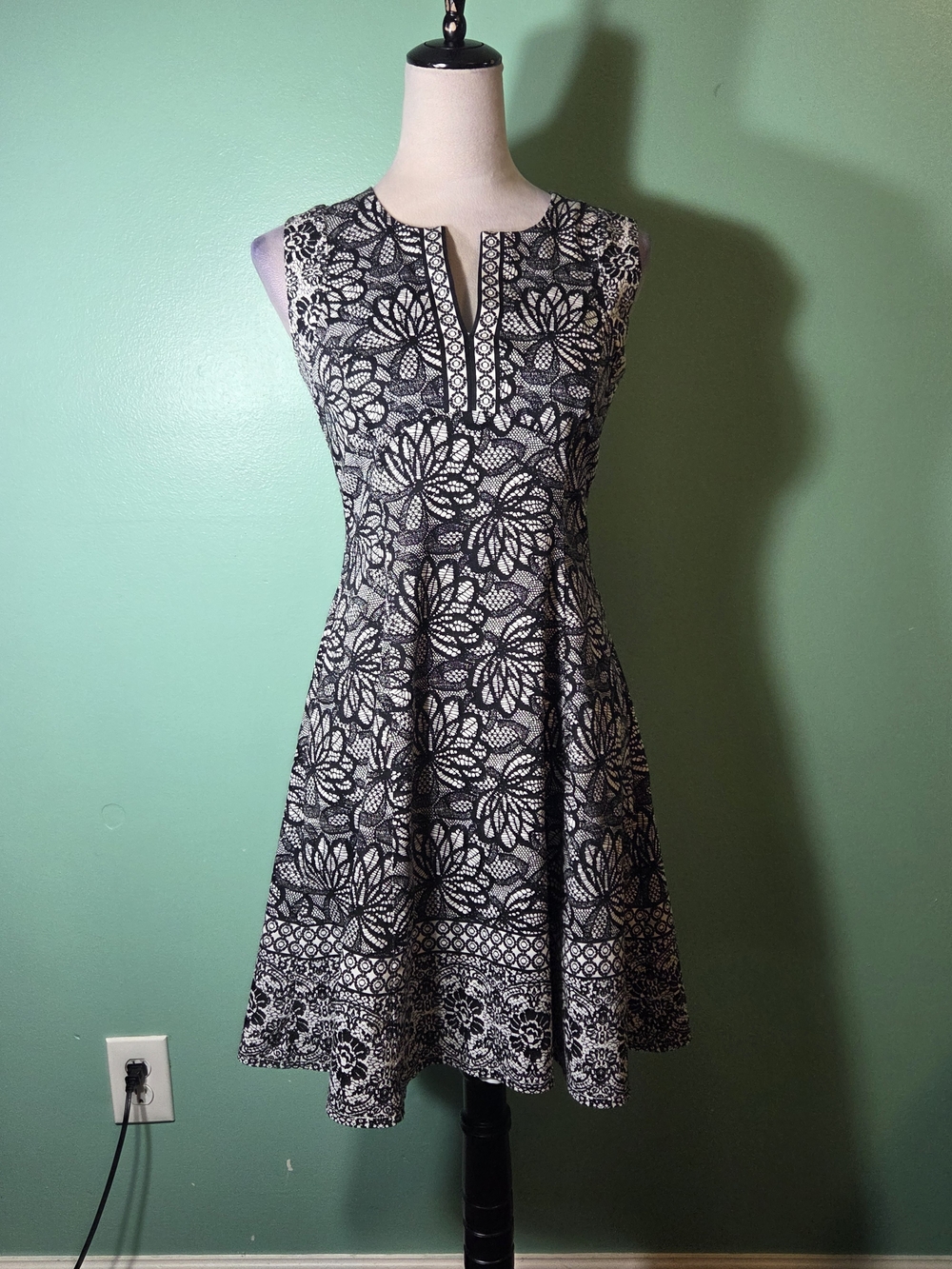 Black and White Floral Sleeveless Fit & Flare Knee-length Dress